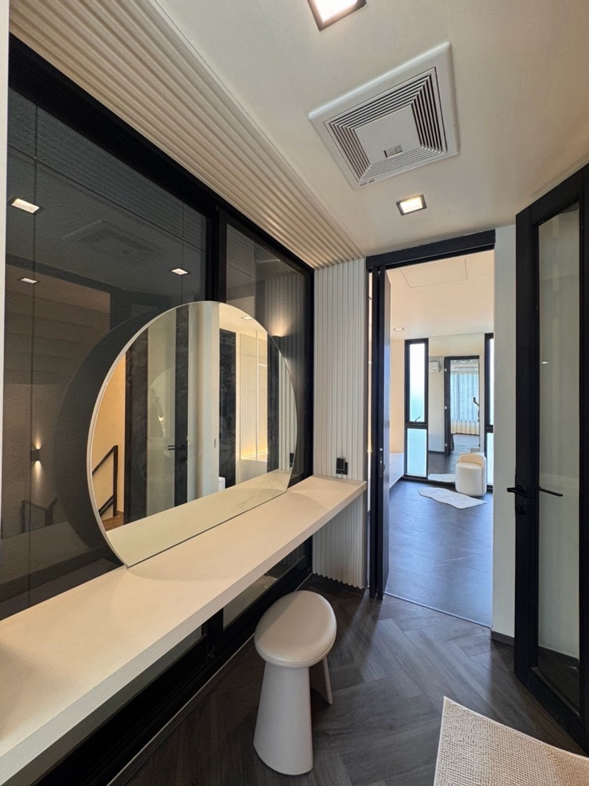 For SaleTownhomeRatchadapisek, Huaikwang, Suttisan : Townhome for sale in Ratchada 20 near MRT Ratchadaphisek and Sutthisan, prime location with easy access to Asoke, Rama 9 and Lat Phrao, surrounded by lifestyle amenities, ideal for living or investment