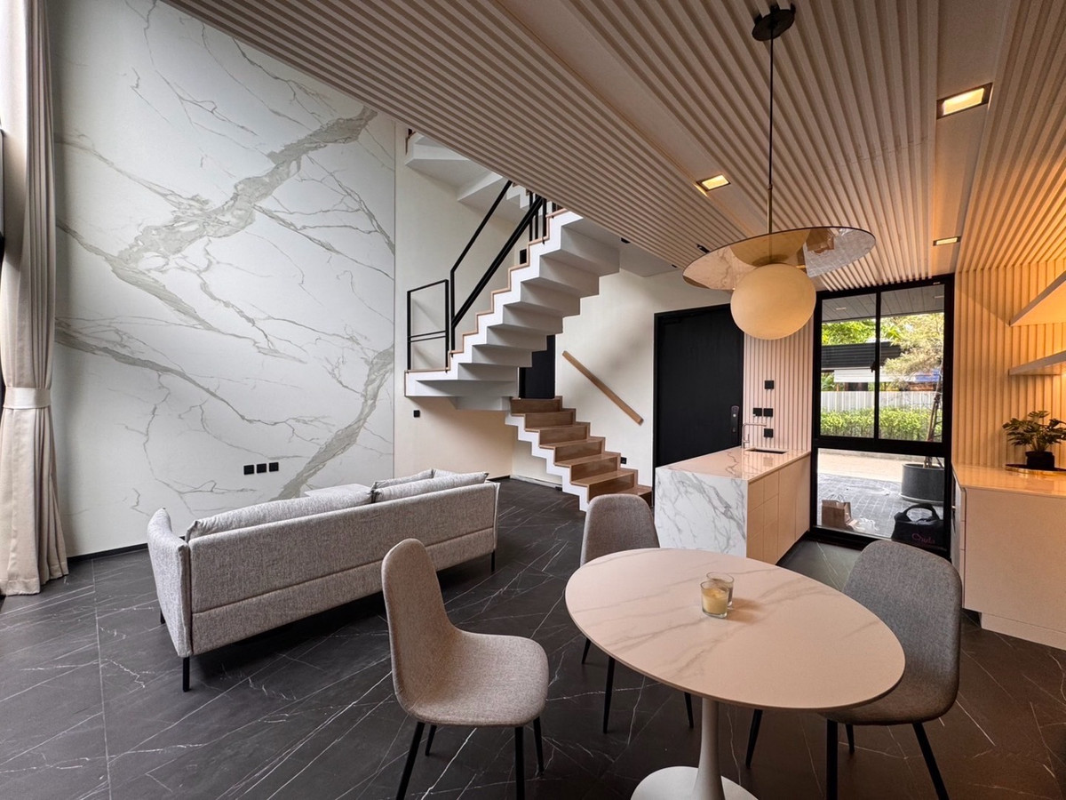 For SaleTownhomeRatchadapisek, Huaikwang, Suttisan : Townhome for sale in Ratchada 20 near MRT Ratchadaphisek and Sutthisan, prime location with easy access to Asoke, Rama 9 and Lat Phrao, surrounded by lifestyle amenities, ideal for living or investment