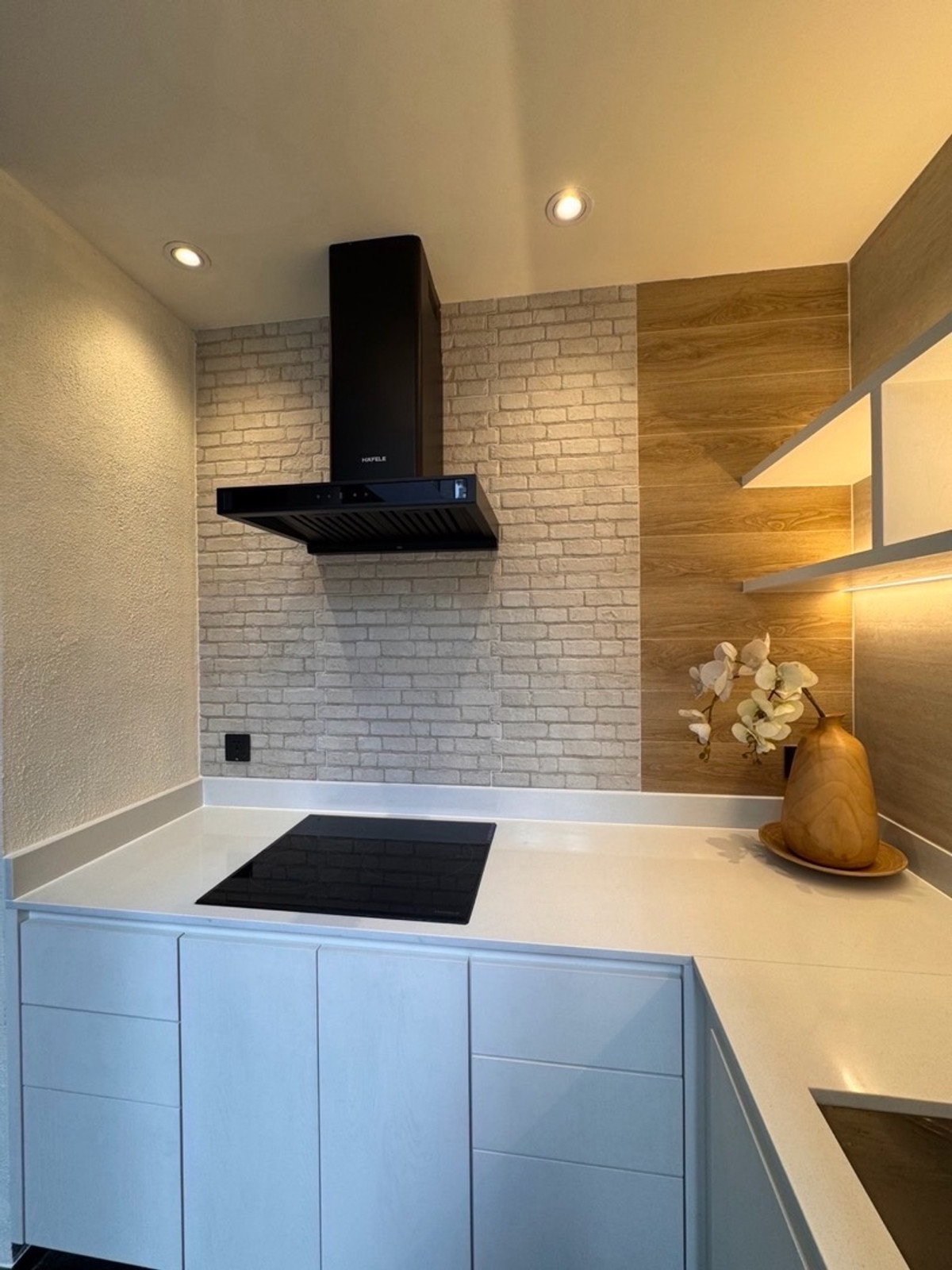 For SaleTownhomeRatchadapisek, Huaikwang, Suttisan : Townhome for sale in Ratchada 20 near MRT Ratchadaphisek and Sutthisan, prime location with easy access to Asoke, Rama 9 and Lat Phrao, surrounded by lifestyle amenities, ideal for living or investment