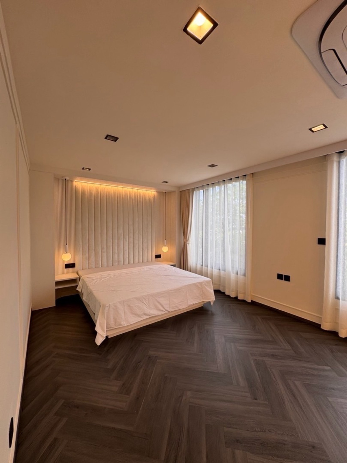 For SaleTownhomeRatchadapisek, Huaikwang, Suttisan : Townhome for sale in Ratchada 20 near MRT Ratchadaphisek and Sutthisan, prime location with easy access to Asoke, Rama 9 and Lat Phrao, surrounded by lifestyle amenities, ideal for living or investment