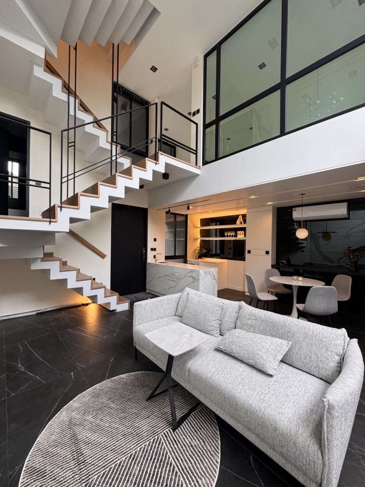 For SaleTownhomeRatchadapisek, Huaikwang, Suttisan : Townhome for sale in Ratchada 20 near MRT Ratchadaphisek and Sutthisan, prime location with easy access to Asoke, Rama 9 and Lat Phrao, surrounded by lifestyle amenities, ideal for living or investment