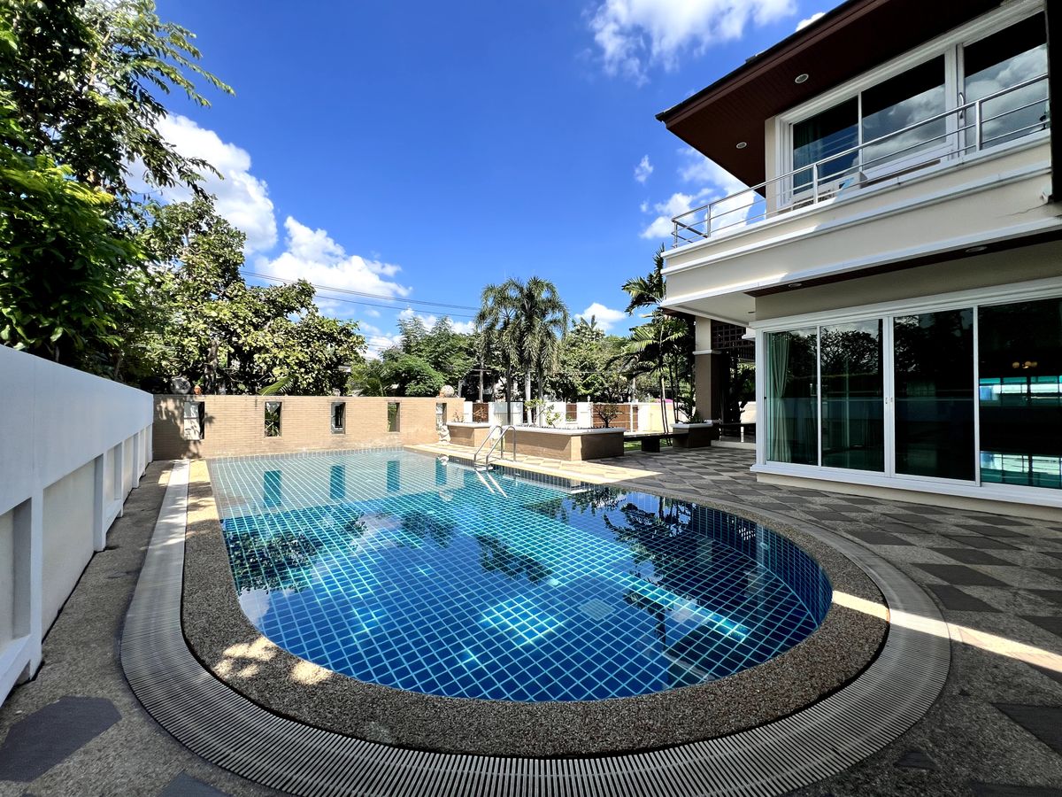 ให้เช่าบ้านพัฒนาการ ศรีนครินทร์ : ให้เช่า Privated Pool Villa พัฒนาการ30 สวนใหญ่ 5 ห้องนอน ใกล้ Club House