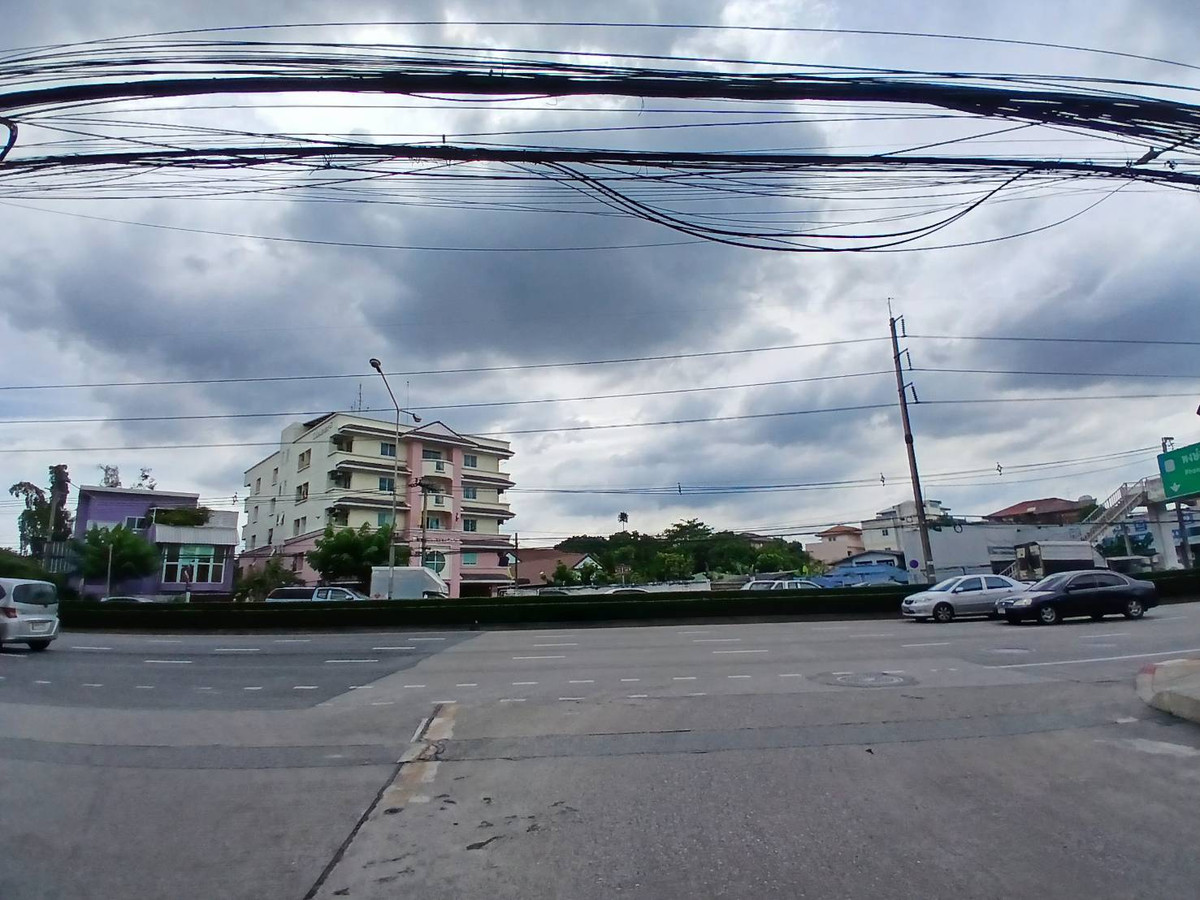 For RentLandChaengwatana, Muangthong : Land for rent, 200 square wah, Soi Ngamwongwan 47, Intersection 1-2, call 0999983897