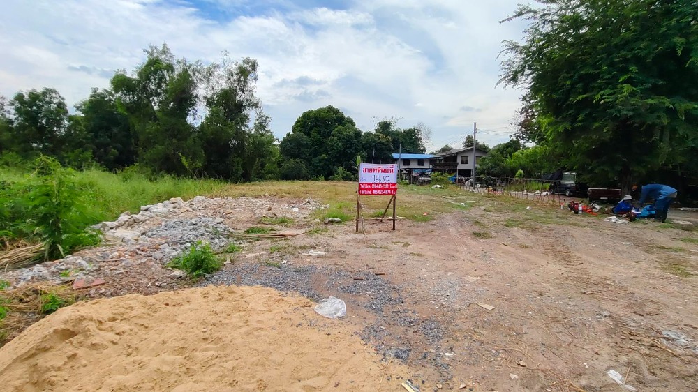 For SaleLandPathum Thani,Rangsit, Thammasat : Land for sale, Soi Thepkuncharoen 20, 166 sq m, near Thai Market, price 4,400,000 baht