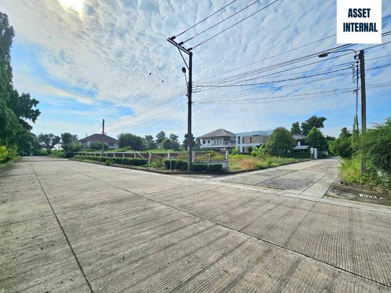 ขายที่ดินมีนบุรี-ร่มเกล้า : ขายที่ดิน 1 ไร่ 11.2 ตารางวา ในหมู่บ้าน Royal Park Vill (รอยัลปาร์ควิลล) ติดถนน สุวินทวงศ์ ช่วงซอย 44 แขวงลำผักชี เขตหนองจอก กรุงเทพมหานคร