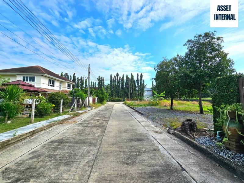 ขายที่ดินมีนบุรี-ร่มเกล้า : ขายที่ดิน 1 ไร่ 11.2 ตารางวา ในหมู่บ้าน Royal Park Vill (รอยัลปาร์ควิลล) ติดถนน สุวินทวงศ์ ช่วงซอย 44 แขวงลำผักชี เขตหนองจอก กรุงเทพมหานคร