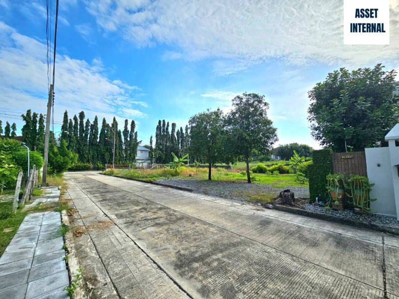 ขายที่ดินมีนบุรี-ร่มเกล้า : ขายที่ดิน 1 ไร่ 11.2 ตารางวา ในหมู่บ้าน Royal Park Vill (รอยัลปาร์ควิลล) ติดถนน สุวินทวงศ์ ช่วงซอย 44 แขวงลำผักชี เขตหนองจอก กรุงเทพมหานคร