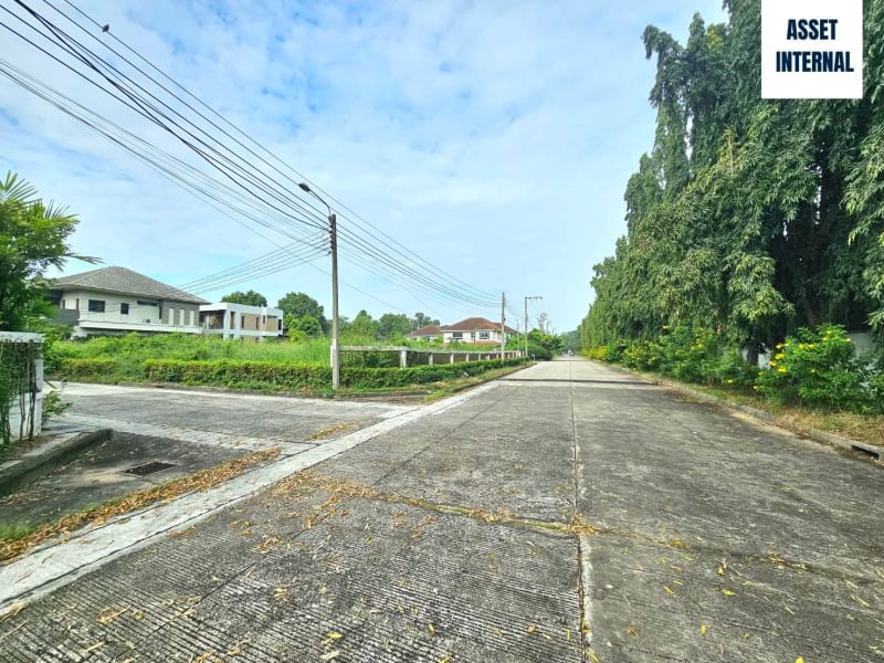 ขายที่ดินมีนบุรี-ร่มเกล้า : ขายที่ดิน 1 ไร่ 11.2 ตารางวา ในหมู่บ้าน Royal Park Vill (รอยัลปาร์ควิลล) ติดถนน สุวินทวงศ์ ช่วงซอย 44 แขวงลำผักชี เขตหนองจอก กรุงเทพมหานคร