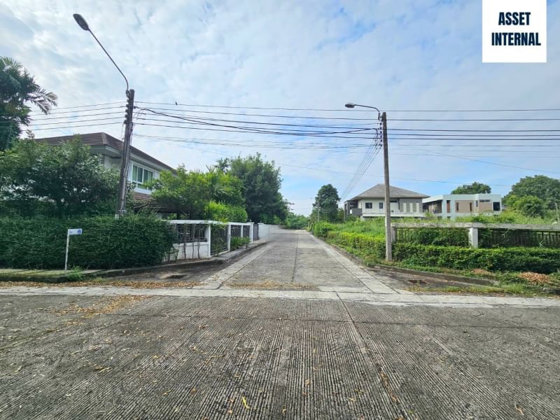 ขายที่ดินมีนบุรี-ร่มเกล้า : ขายที่ดิน 1 ไร่ 11.2 ตารางวา ในหมู่บ้าน Royal Park Vill (รอยัลปาร์ควิลล) ติดถนน สุวินทวงศ์ ช่วงซอย 44 แขวงลำผักชี เขตหนองจอก กรุงเทพมหานคร