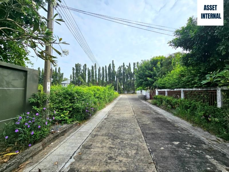 ขายที่ดินมีนบุรี-ร่มเกล้า : ขายที่ดิน 1 ไร่ 11.2 ตารางวา ในหมู่บ้าน Royal Park Vill (รอยัลปาร์ควิลล) ติดถนน สุวินทวงศ์ ช่วงซอย 44 แขวงลำผักชี เขตหนองจอก กรุงเทพมหานคร