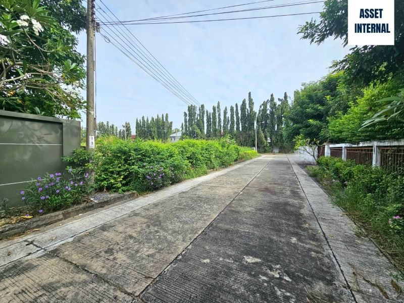 ขายที่ดินมีนบุรี-ร่มเกล้า : ขายที่ดิน 1 ไร่ 11.2 ตารางวา ในหมู่บ้าน Royal Park Vill (รอยัลปาร์ควิลล) ติดถนน สุวินทวงศ์ ช่วงซอย 44 แขวงลำผักชี เขตหนองจอก กรุงเทพมหานคร