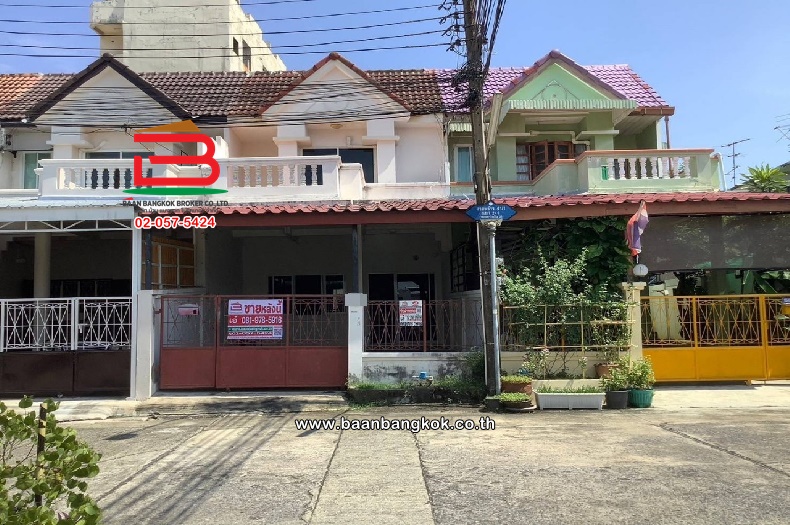 ขายทาวน์โฮมรัชดา ห้วยขวาง : ทาวน์เฮาส์ หมู่บ้าน พรไพลิน 2 (ซอยลาดพร้าว 41/1) เนื้อที่ 25 ตารางวา ใกล้ BTS ภาวนา แขวงสามเสนนอก เขตห้วยขวาง กรุงเทพมหานคร