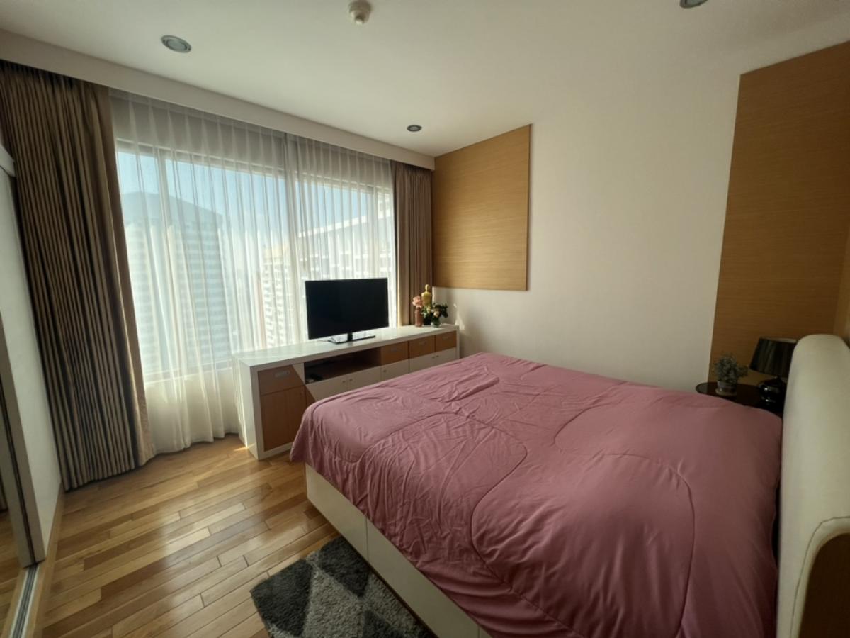 For RentCondoSukhumvit, Asoke, Thonglor : The Emporio Place 3 BR + 1 Maid Rm & 5 Bathrooms with Balcony, High floor 37 130k