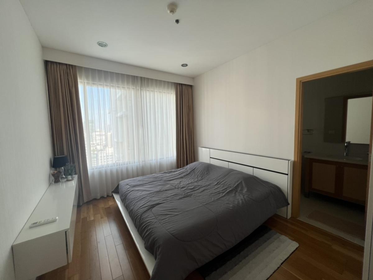 For RentCondoSukhumvit, Asoke, Thonglor : The Emporio Place 3 BR + 1 Maid Rm & 5 Bathrooms with Balcony, High floor 37 130k