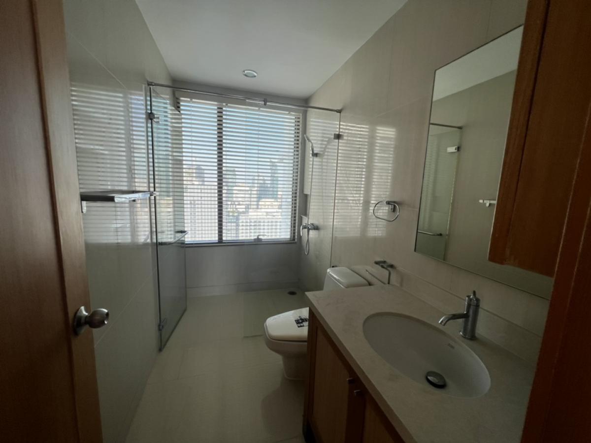 For RentCondoSukhumvit, Asoke, Thonglor : The Emporio Place 3 BR + 1 Maid Rm & 5 Bathrooms with Balcony, High floor 37 130k