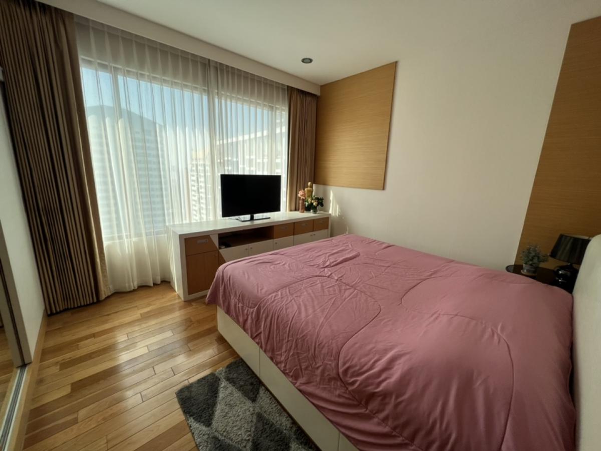 For RentCondoSukhumvit, Asoke, Thonglor : The Emporio Place 3 BR + 1 Maid Rm & 5 Bathrooms with Balcony, High floor 37 130k