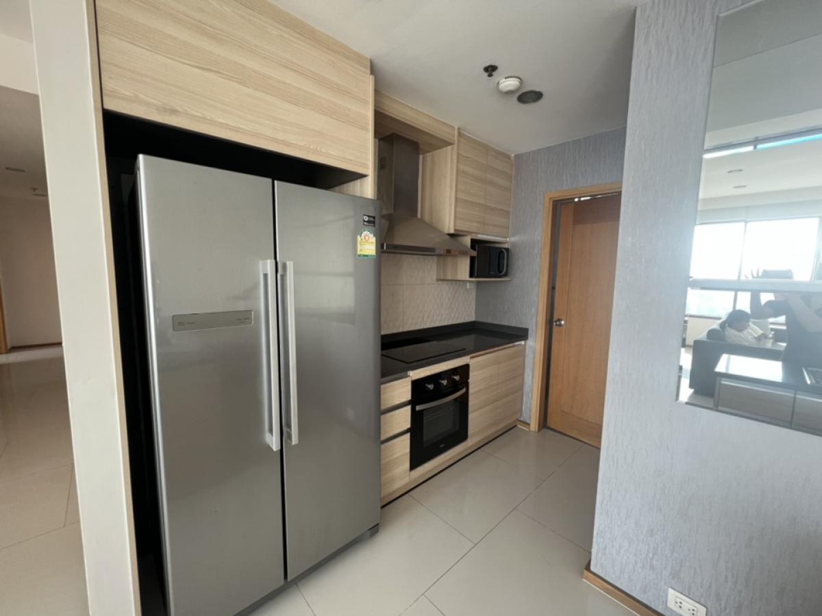 For RentCondoSukhumvit, Asoke, Thonglor : The Emporio Place 3 BR + 1 Maid Rm & 5 Bathrooms with Balcony, High floor 37 130k