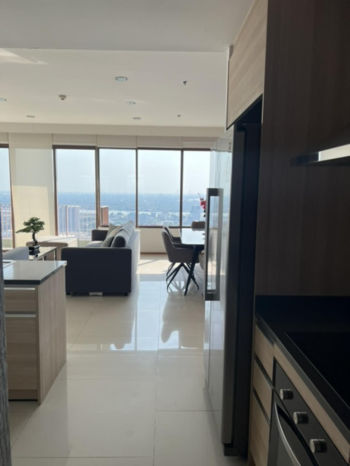 For RentCondoSukhumvit, Asoke, Thonglor : The Emporio Place 3 BR + 1 Maid Rm & 5 Bathrooms with Balcony, High floor 37 130k