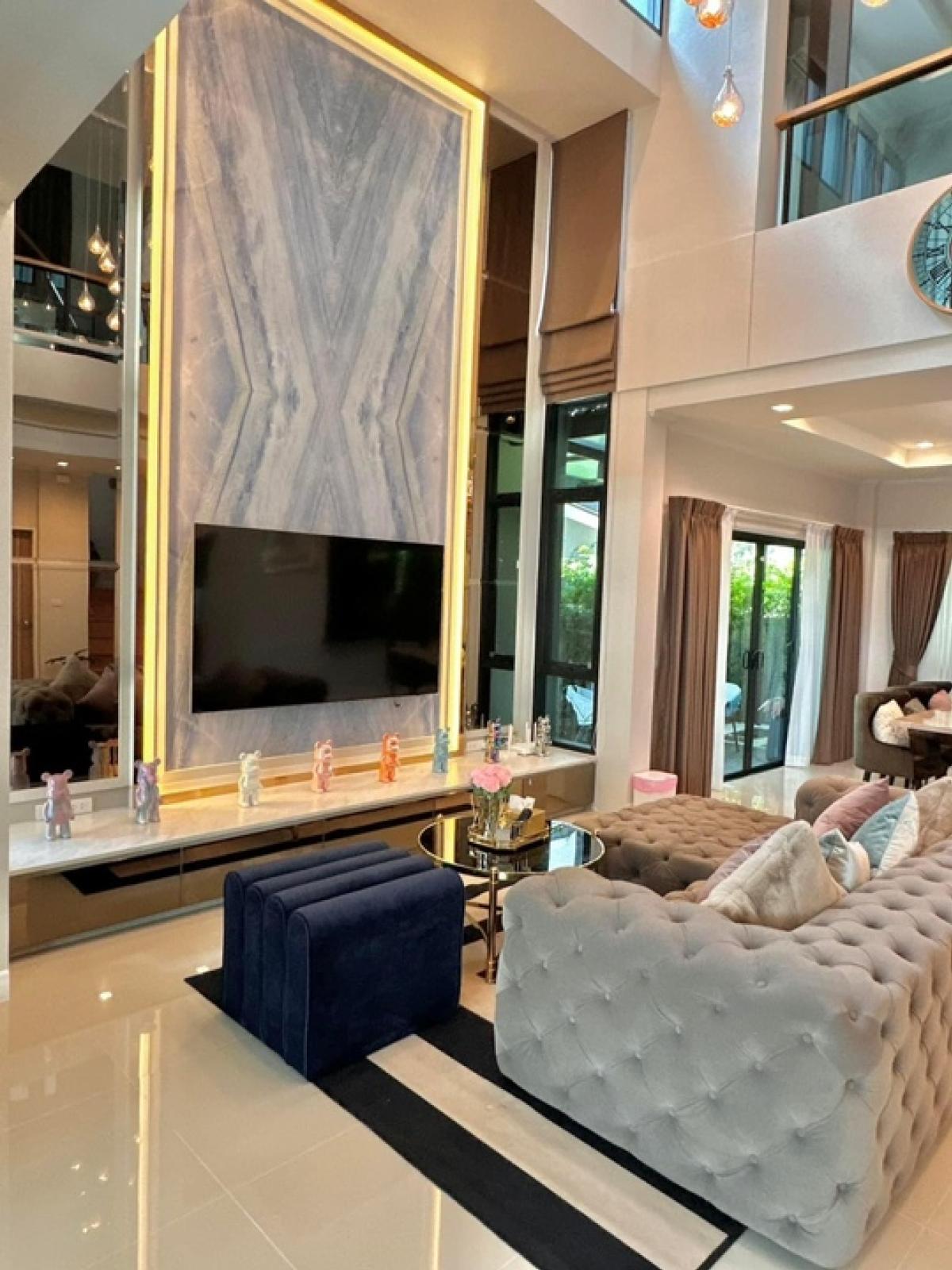 ขายบ้าน : House for Sell Supalai Essence Suanluang 5 bedrooms