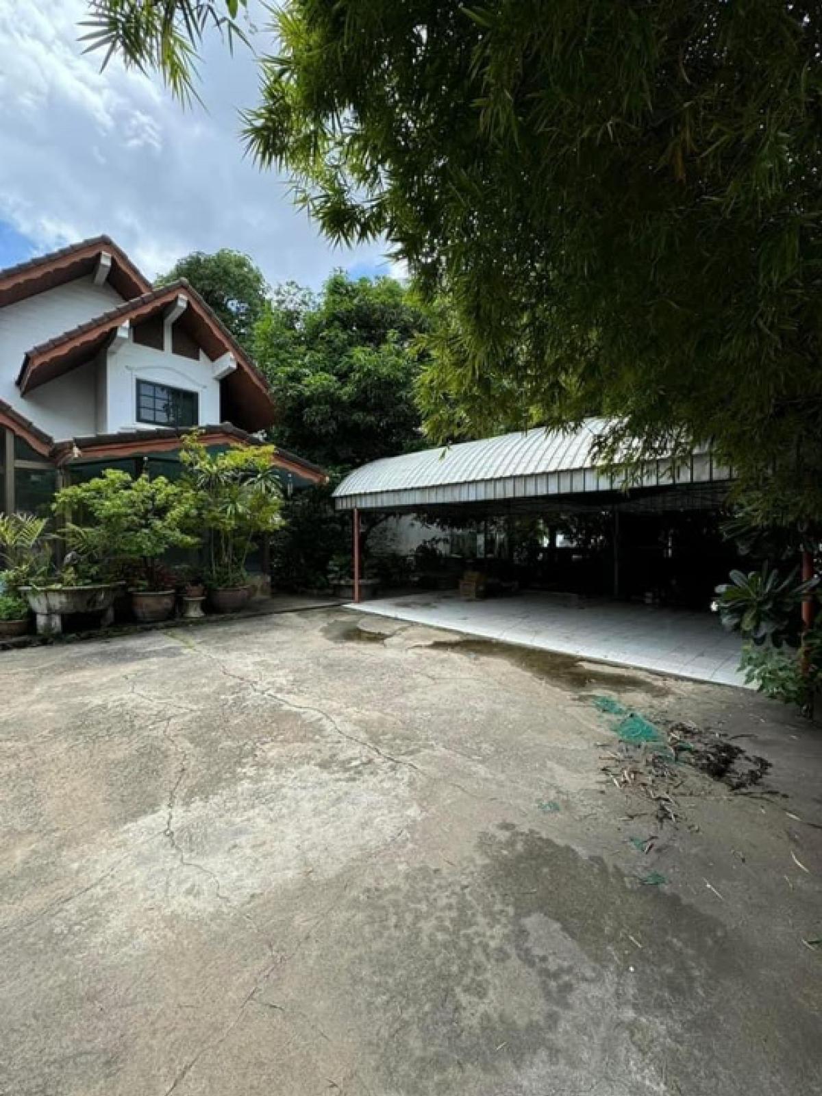 For RentRetail SpacePinklao, Charansanitwong : Old Classic House Soi Arun Amarin 30 Charan Sanitwong for Cafe business, Michelin Chef, Chef Table, Fine Dining, Executive Chef and Etc.,