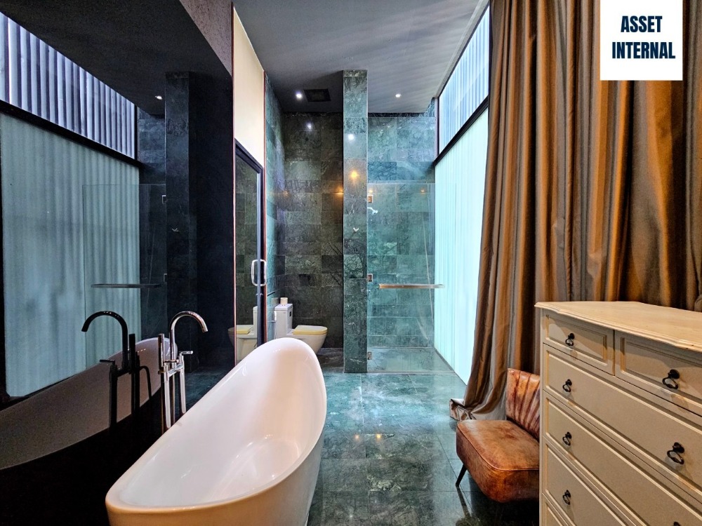 ขายบ้านลาดพร้าว เซ็นทรัลลาดพร้าว : ขายบ้าน สไตล์ Home Office 3 ชั้น ซอยนาคนิวาส 18 เนื้อที่ 97 ตารางวา 6 ห้องนอน 7 ห้องน้ำ พร้อมสระว่ายน้ำกลางบ้าน ห้องทำงาน ห้องนั่งเล่น ห้องเก็บของ แขวงลาดพร้าว เขตลาดพร้าว กรุงเทพมหานคร