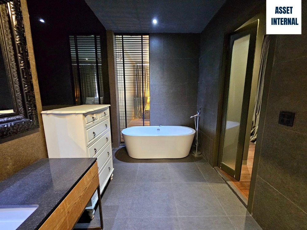 ขายบ้านลาดพร้าว เซ็นทรัลลาดพร้าว : ขายบ้าน สไตล์ Home Office 3 ชั้น ซอยนาคนิวาส 18 เนื้อที่ 97 ตารางวา 6 ห้องนอน 7 ห้องน้ำ พร้อมสระว่ายน้ำกลางบ้าน ห้องทำงาน ห้องนั่งเล่น ห้องเก็บของ แขวงลาดพร้าว เขตลาดพร้าว กรุงเทพมหานคร