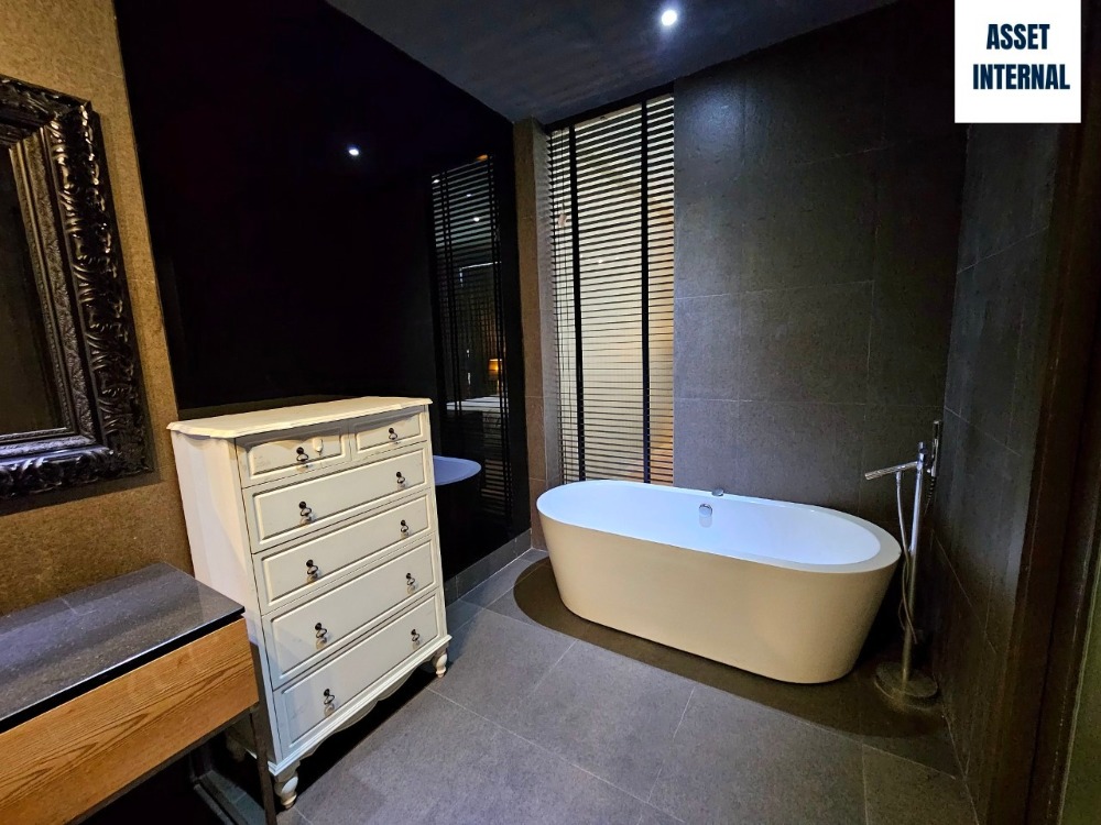 ขายบ้านลาดพร้าว เซ็นทรัลลาดพร้าว : ขายบ้าน สไตล์ Home Office 3 ชั้น ซอยนาคนิวาส 18 เนื้อที่ 97 ตารางวา 6 ห้องนอน 7 ห้องน้ำ พร้อมสระว่ายน้ำกลางบ้าน ห้องทำงาน ห้องนั่งเล่น ห้องเก็บของ แขวงลาดพร้าว เขตลาดพร้าว กรุงเทพมหานคร