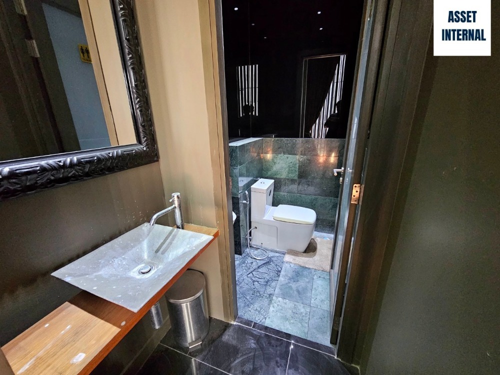 ขายบ้านลาดพร้าว เซ็นทรัลลาดพร้าว : ขายบ้าน สไตล์ Home Office 3 ชั้น ซอยนาคนิวาส 18 เนื้อที่ 97 ตารางวา 6 ห้องนอน 7 ห้องน้ำ พร้อมสระว่ายน้ำกลางบ้าน ห้องทำงาน ห้องนั่งเล่น ห้องเก็บของ แขวงลาดพร้าว เขตลาดพร้าว กรุงเทพมหานคร