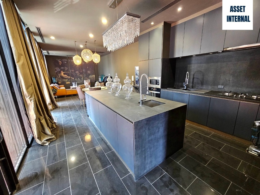 ขายบ้านลาดพร้าว เซ็นทรัลลาดพร้าว : ขายบ้าน สไตล์ Home Office 3 ชั้น ซอยนาคนิวาส 18 เนื้อที่ 97 ตารางวา 6 ห้องนอน 7 ห้องน้ำ พร้อมสระว่ายน้ำกลางบ้าน ห้องทำงาน ห้องนั่งเล่น ห้องเก็บของ แขวงลาดพร้าว เขตลาดพร้าว กรุงเทพมหานคร