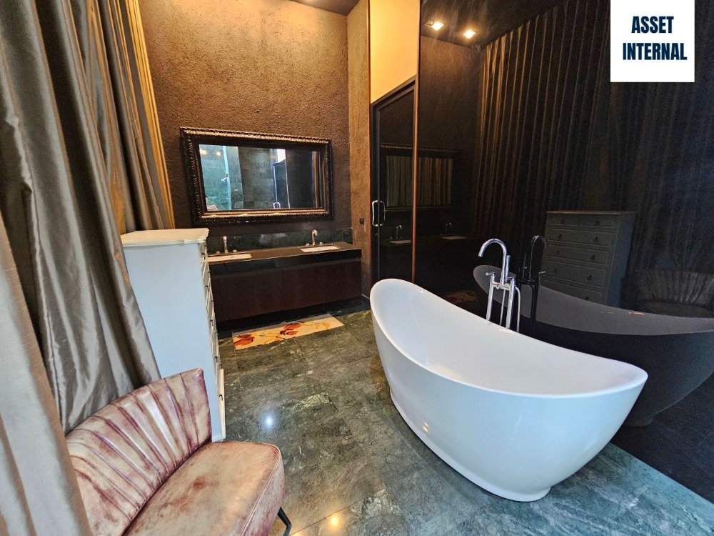 ขายบ้านลาดพร้าว เซ็นทรัลลาดพร้าว : ขายบ้าน สไตล์ Home Office 3 ชั้น ซอยนาคนิวาส 18 เนื้อที่ 97 ตารางวา 6 ห้องนอน 7 ห้องน้ำ พร้อมสระว่ายน้ำกลางบ้าน ห้องทำงาน ห้องนั่งเล่น ห้องเก็บของ แขวงลาดพร้าว เขตลาดพร้าว กรุงเทพมหานคร