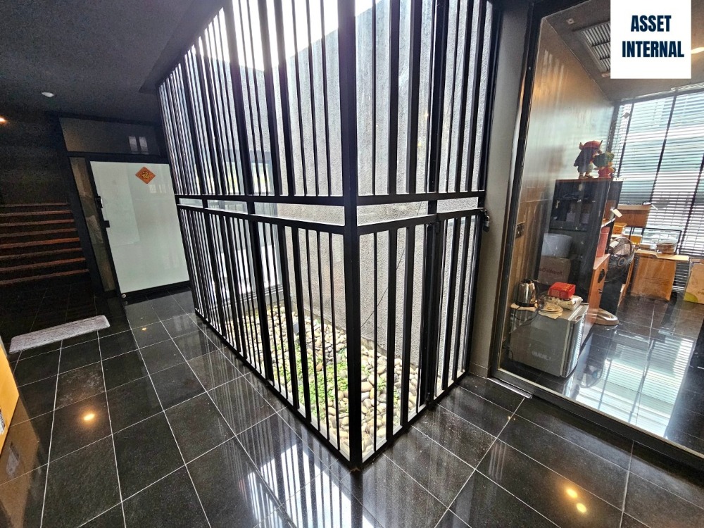 ขายบ้านลาดพร้าว เซ็นทรัลลาดพร้าว : ขายบ้าน สไตล์ Home Office 3 ชั้น ซอยนาคนิวาส 18 เนื้อที่ 97 ตารางวา 6 ห้องนอน 7 ห้องน้ำ พร้อมสระว่ายน้ำกลางบ้าน ห้องทำงาน ห้องนั่งเล่น ห้องเก็บของ แขวงลาดพร้าว เขตลาดพร้าว กรุงเทพมหานคร