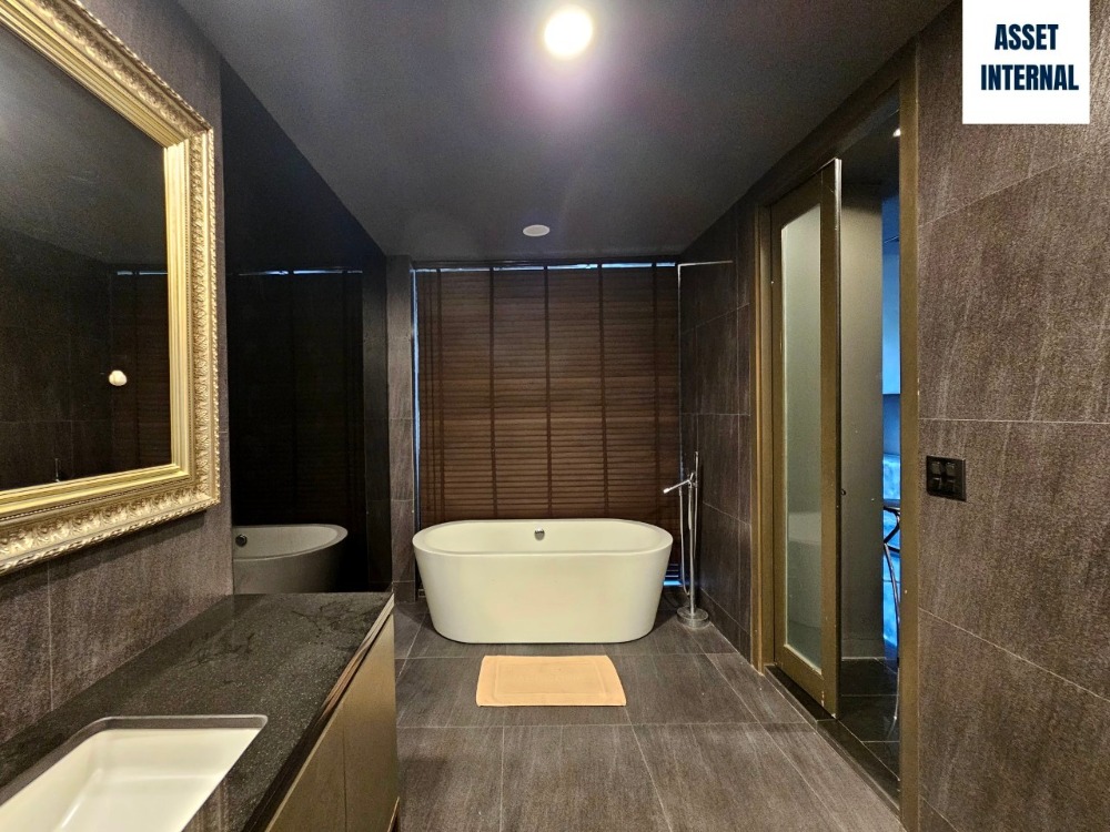 ขายบ้านลาดพร้าว เซ็นทรัลลาดพร้าว : ขายบ้าน สไตล์ Home Office 3 ชั้น ซอยนาคนิวาส 18 เนื้อที่ 97 ตารางวา 6 ห้องนอน 7 ห้องน้ำ พร้อมสระว่ายน้ำกลางบ้าน ห้องทำงาน ห้องนั่งเล่น ห้องเก็บของ แขวงลาดพร้าว เขตลาดพร้าว กรุงเทพมหานคร