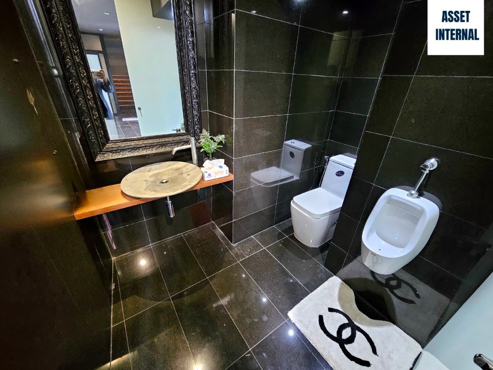 ขายบ้านลาดพร้าว เซ็นทรัลลาดพร้าว : ขายบ้าน สไตล์ Home Office 3 ชั้น ซอยนาคนิวาส 18 เนื้อที่ 97 ตารางวา 6 ห้องนอน 7 ห้องน้ำ พร้อมสระว่ายน้ำกลางบ้าน ห้องทำงาน ห้องนั่งเล่น ห้องเก็บของ แขวงลาดพร้าว เขตลาดพร้าว กรุงเทพมหานคร