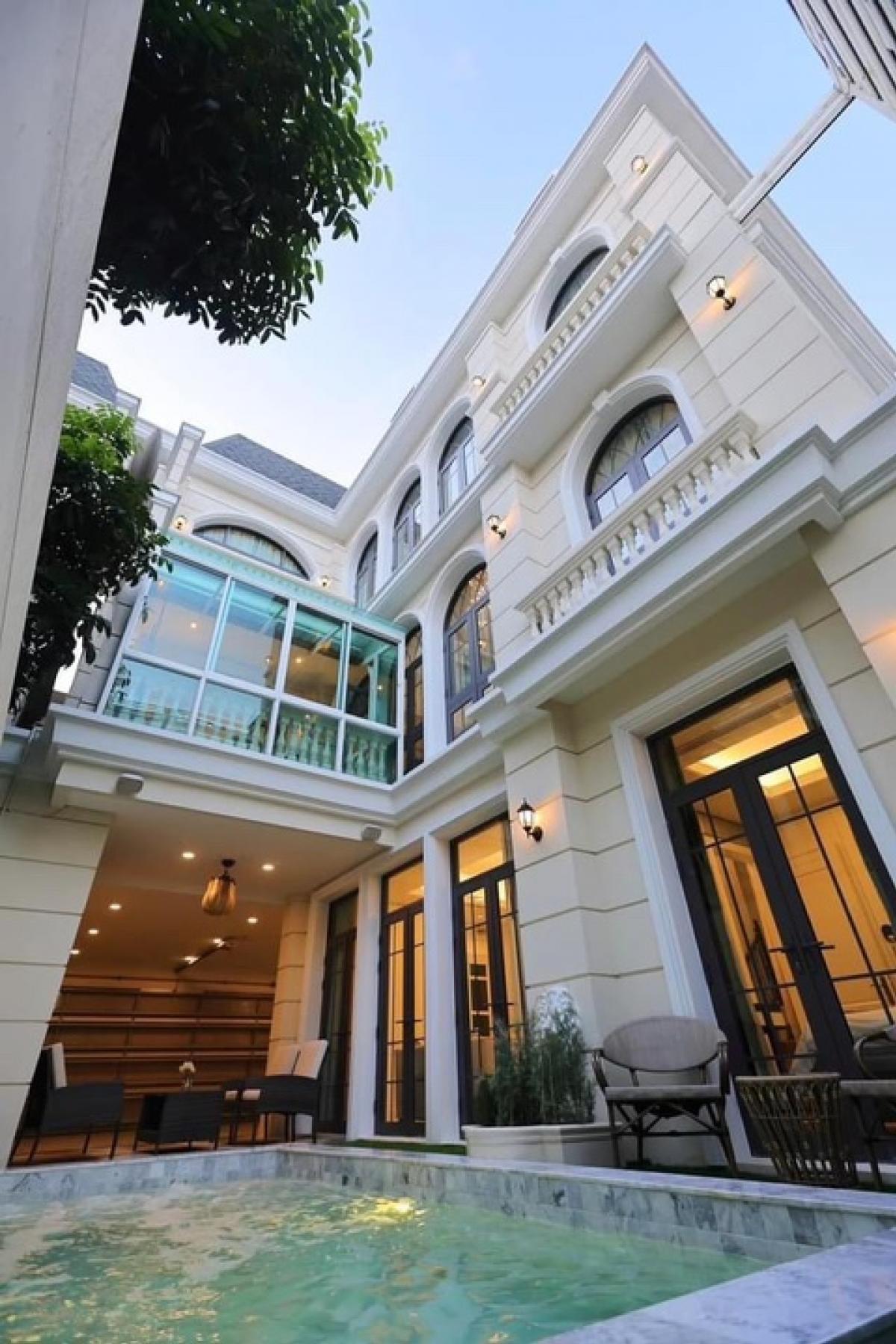 ขายบ้านสุขุมวิท อโศก ทองหล่อ : ขายบ้าน Ekkamai 22 Pool villa ขนาด 500 Sq.m 4 bed 5 bath | 70,000,000 M.| ติดต่อ 086-795-9997 (จิมมี่)