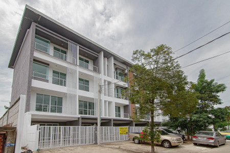 For SaleShop HouseNonthaburi, Bang Yai, Bangbuathong : New Commercial building for sale in Soi Tiwanon 25, area 245.7 sqm. land 43.9 sq.wah, near the sky train, the Ministry of Public Health