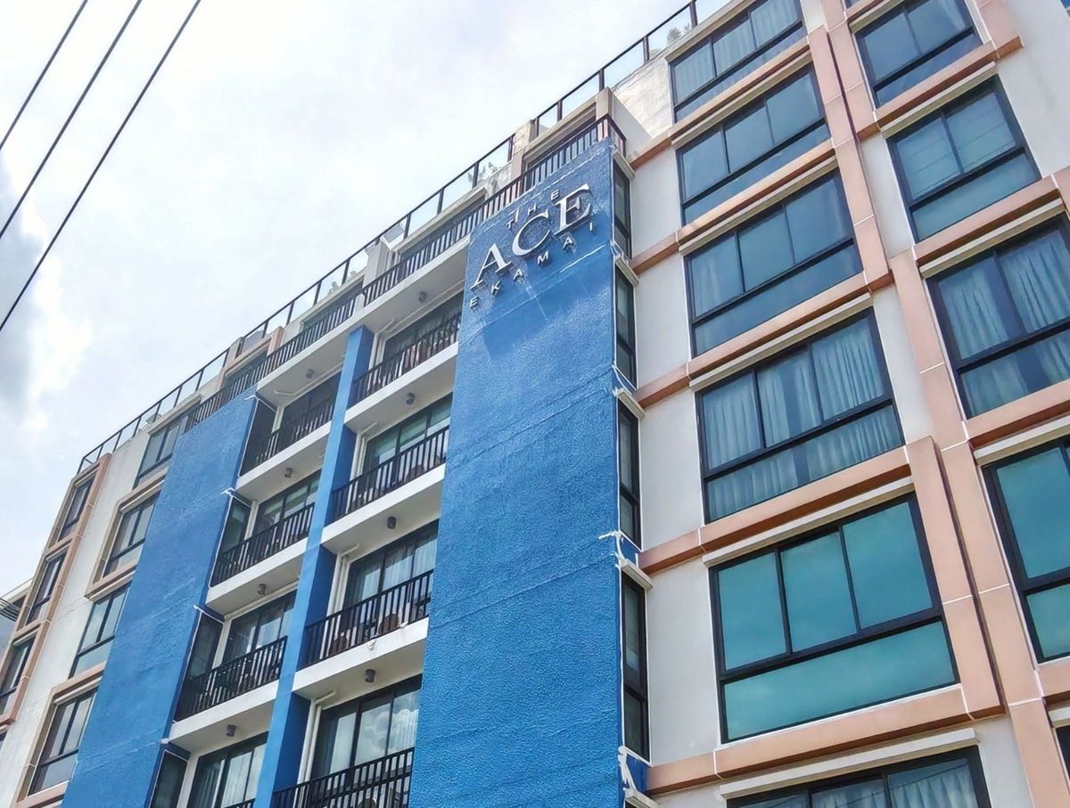For SaleCondoSukhumvit, Asoke, Thonglor : Condo for sale in the Ace Ekamai, corner room, 5th floor, built -in room With good furniture, beautiful, very worthwhile