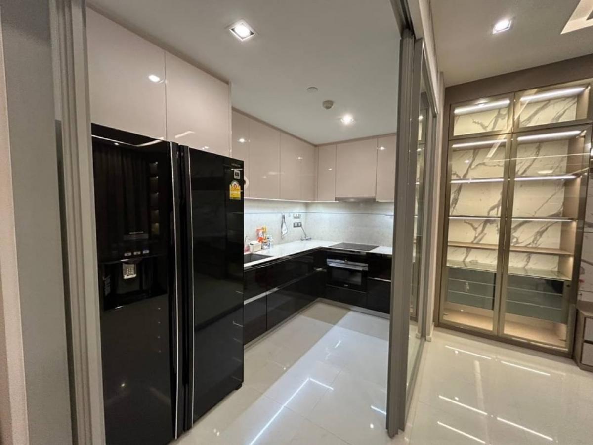 For SaleCondoSathorn, Narathiwat : 📢👇For sale with tenant til May 26
Bangkok Sathorn is one of good place, good location to live in Sathorn , only few steps to BTS , private lift, fully furnished, nice decoration, ready to move in