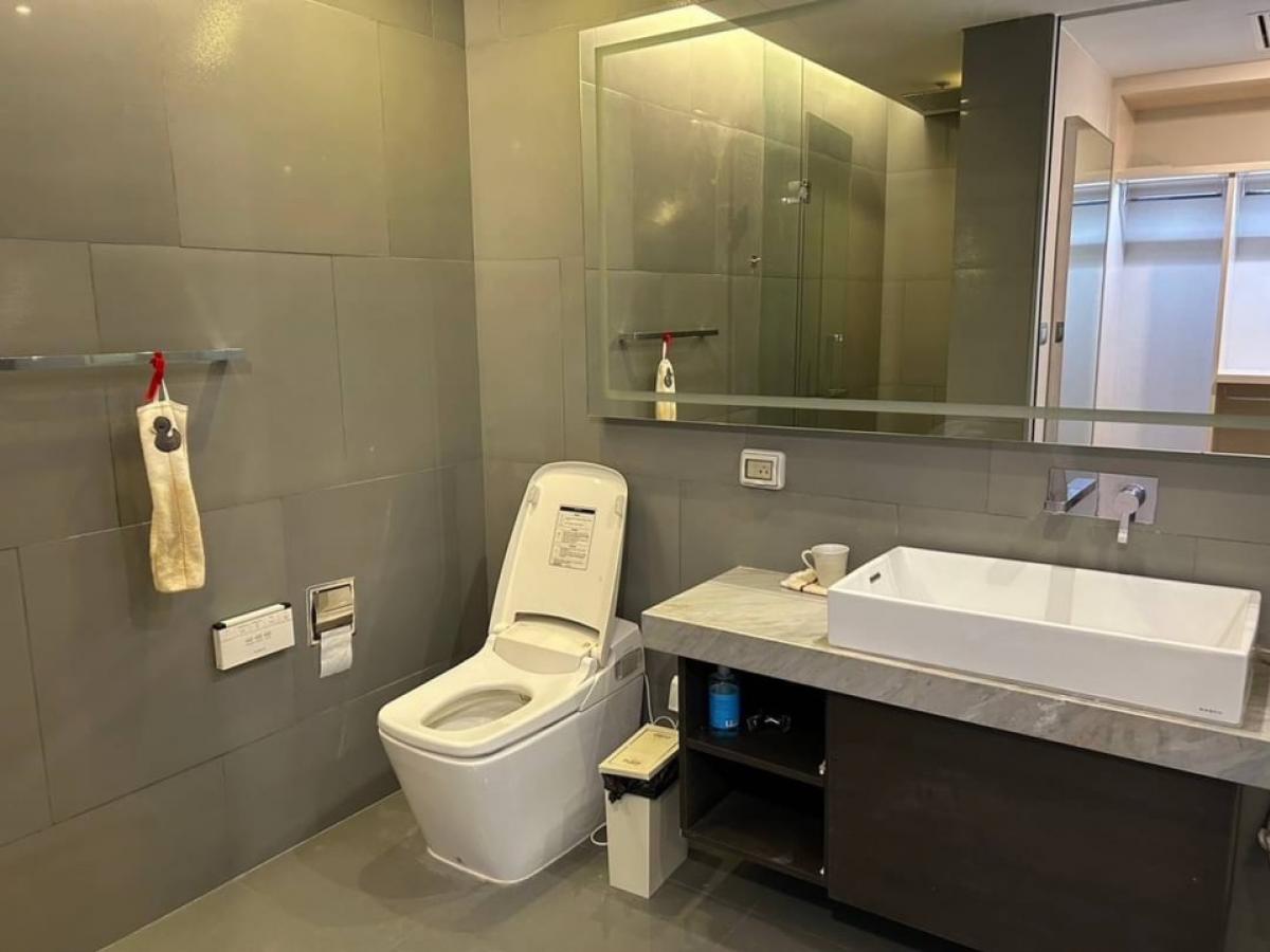 For SaleCondoSathorn, Narathiwat : 📢👇For sale with tenant til May 26
Bangkok Sathorn is one of good place, good location to live in Sathorn , only few steps to BTS , private lift, fully furnished, nice decoration, ready to move in