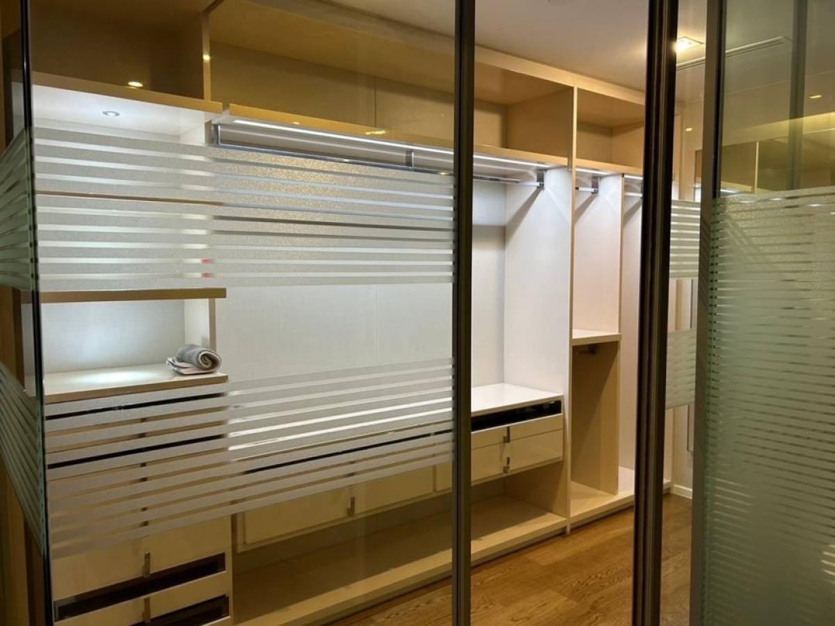 For SaleCondoSathorn, Narathiwat : 📢👇For sale with tenant til May 26
Bangkok Sathorn is one of good place, good location to live in Sathorn , only few steps to BTS , private lift, fully furnished, nice decoration, ready to move in