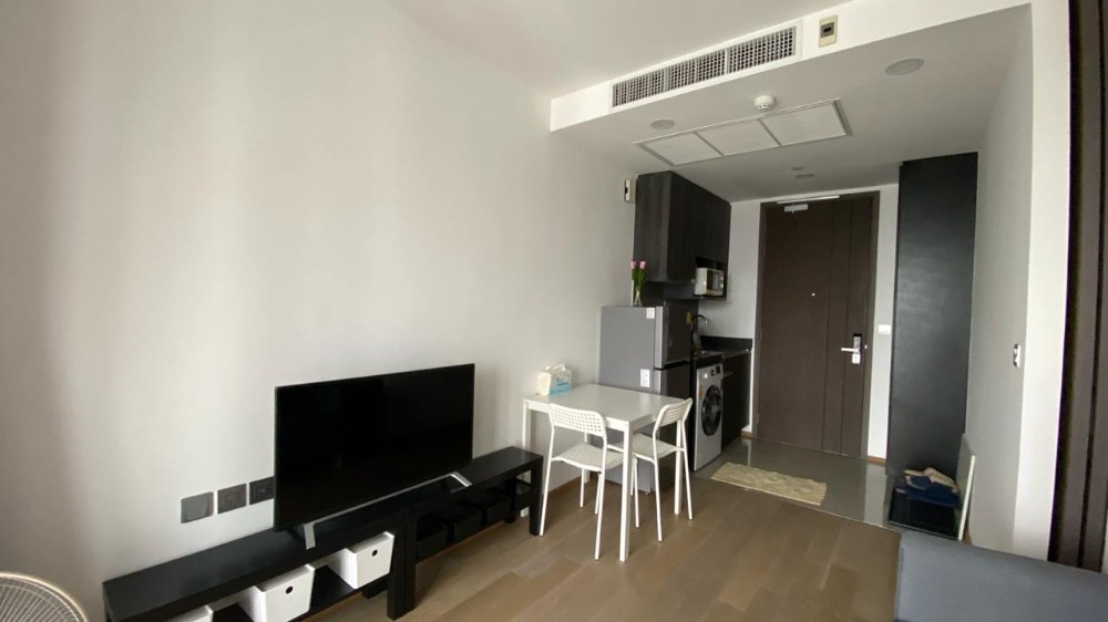 For RentCondoSiam Paragon ,Chulalongkorn,Samyan : Ashton Chula Silom【𝐑𝐄𝐍𝐓】🔥 Experience the elegance in every angle with a room decorated in cream tones that provide a comfortable and relaxing feeling🔥 Contact Line ID: @hacondo