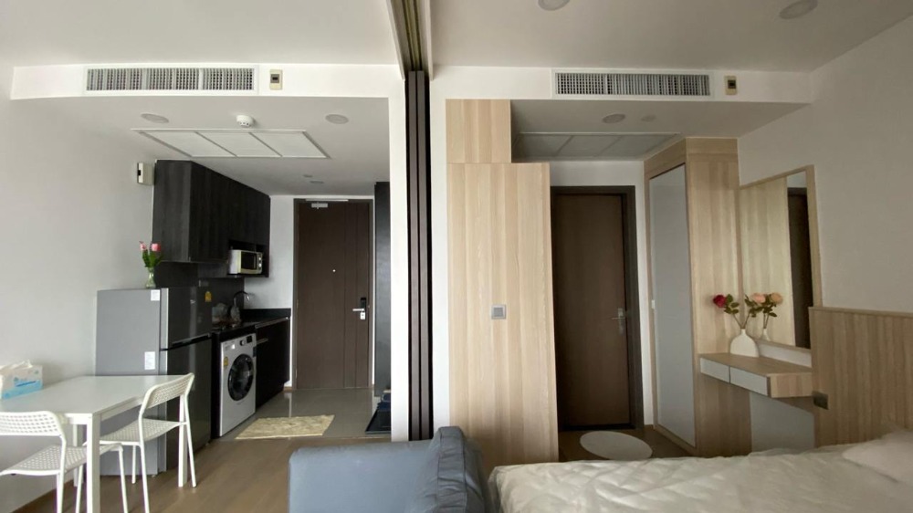 For RentCondoSiam Paragon ,Chulalongkorn,Samyan : Ashton Chula Silom【𝐑𝐄𝐍𝐓】🔥 Experience the elegance in every angle with a room decorated in cream tones that provide a comfortable and relaxing feeling🔥 Contact Line ID: @hacondo