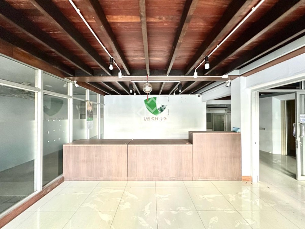 For RentShop HouseSukhumvit, Asoke, Thonglor : 3-booth of commercial building with lift — 1000 SQM for rent in heart of Sukhumvit, Thonglor-Phrom Phong