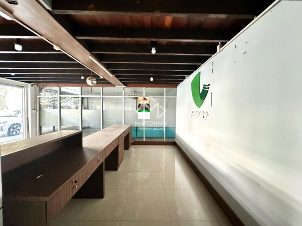 For RentShop HouseSukhumvit, Asoke, Thonglor : 3-booth of commercial building with lift — 1000 SQM for rent in heart of Sukhumvit, Thonglor-Phrom Phong