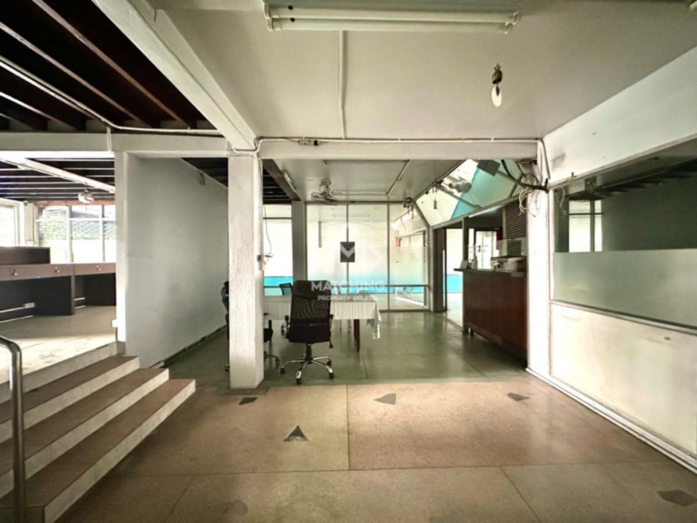 For RentShop HouseSukhumvit, Asoke, Thonglor : 3-booth of commercial building with lift — 1000 SQM for rent in heart of Sukhumvit, Thonglor-Phrom Phong
