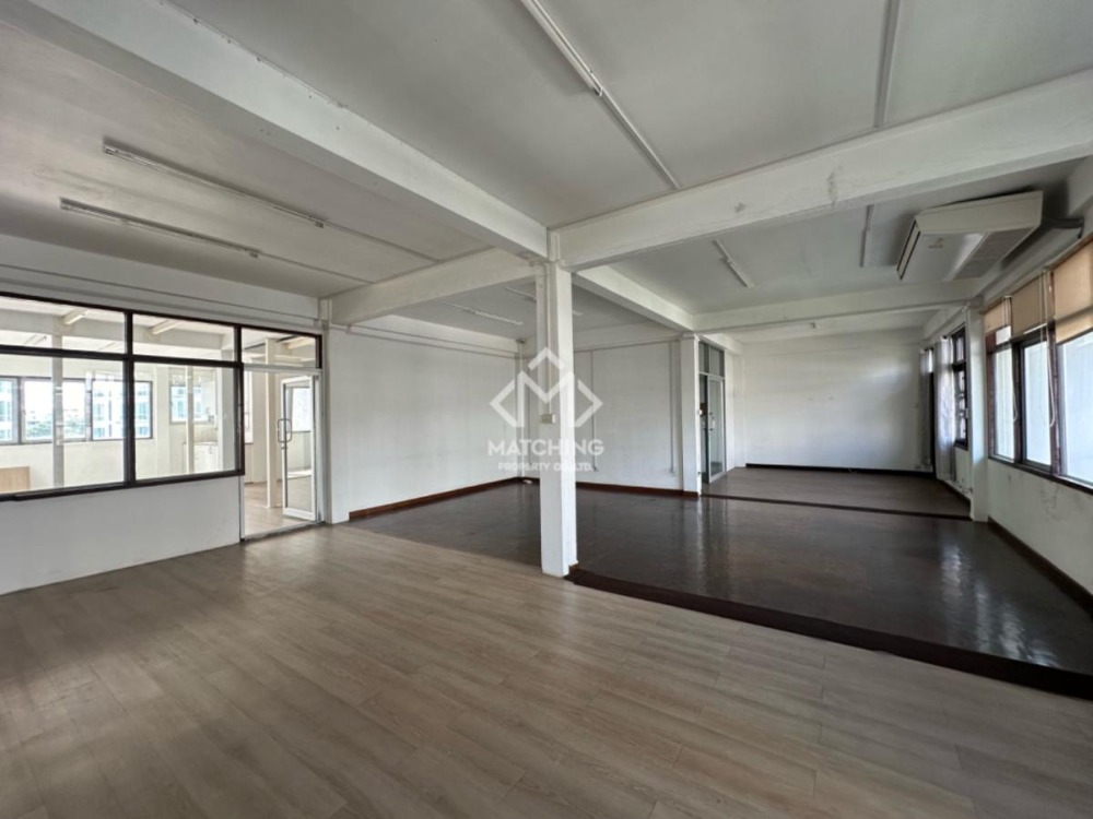 For RentShop HouseSukhumvit, Asoke, Thonglor : 3-booth of commercial building with lift — 1000 SQM for rent in heart of Sukhumvit, Thonglor-Phrom Phong