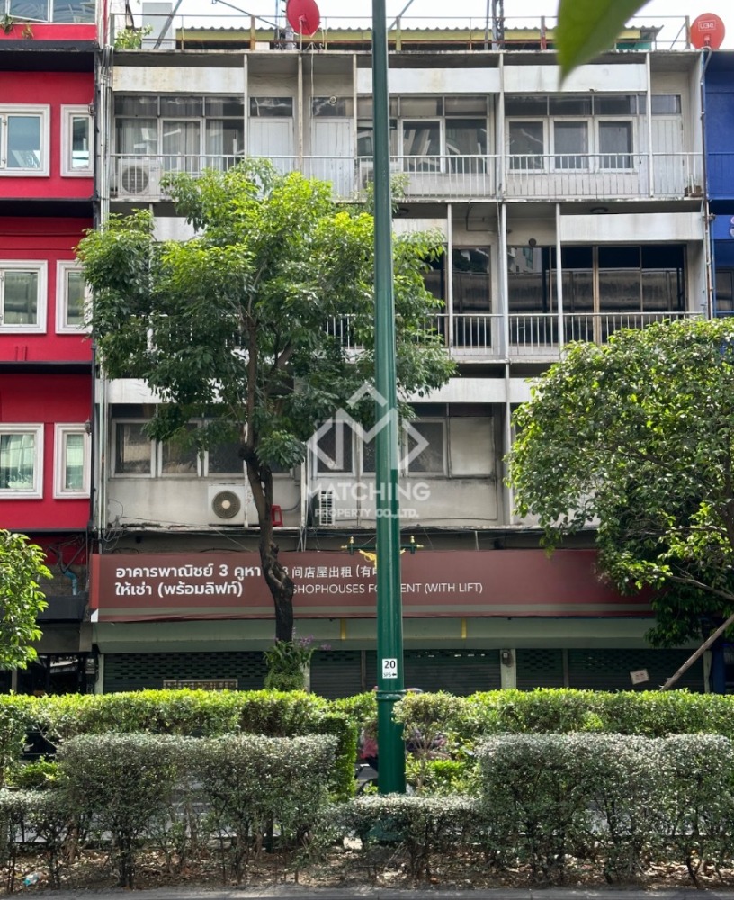 For RentShop HouseSukhumvit, Asoke, Thonglor : 3-booth of commercial building with lift — 1000 SQM for rent in heart of Sukhumvit, Thonglor-Phrom Phong