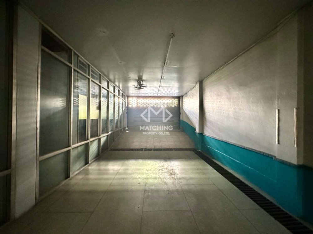 For RentShop HouseSukhumvit, Asoke, Thonglor : 3-booth of commercial building with lift — 1000 SQM for rent in heart of Sukhumvit, Thonglor-Phrom Phong