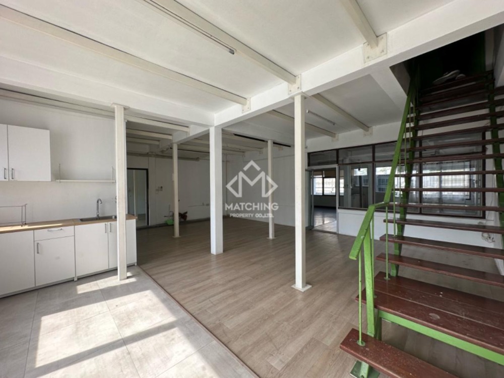 For RentShop HouseSukhumvit, Asoke, Thonglor : 3-booth of commercial building with lift — 1000 SQM for rent in heart of Sukhumvit, Thonglor-Phrom Phong