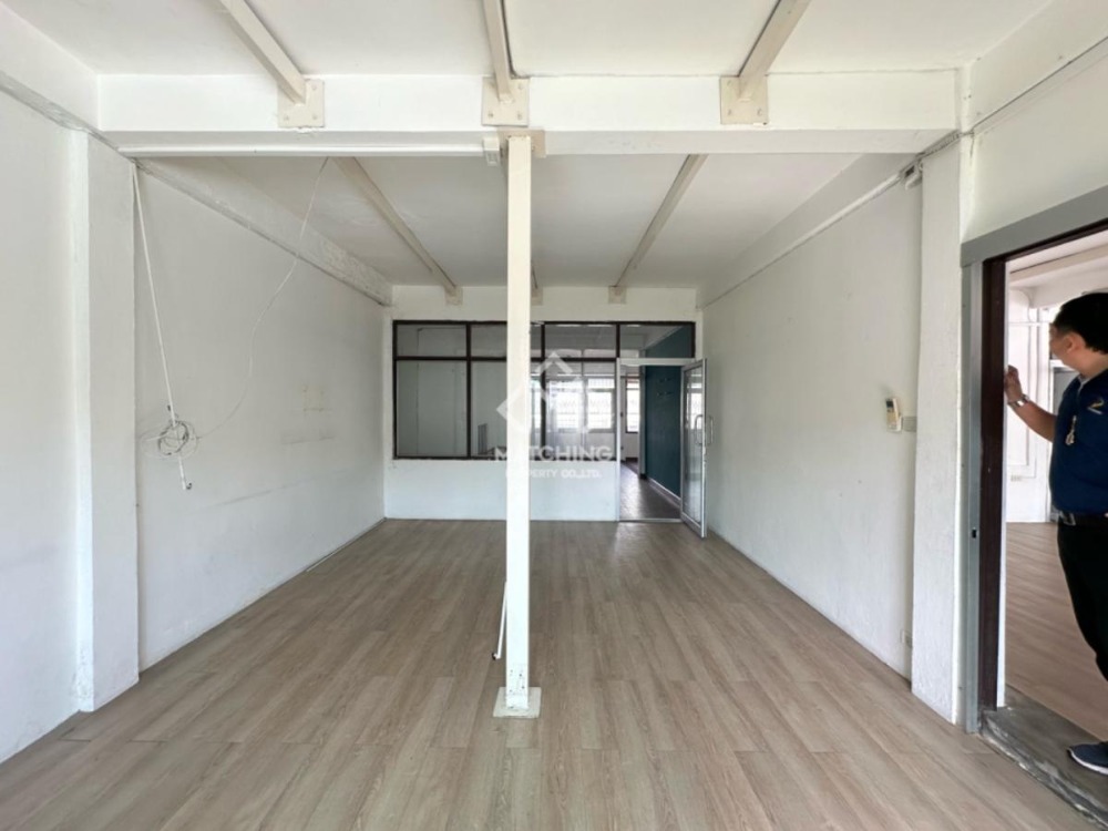 For RentShop HouseSukhumvit, Asoke, Thonglor : 3-booth of commercial building with lift — 1000 SQM for rent in heart of Sukhumvit, Thonglor-Phrom Phong