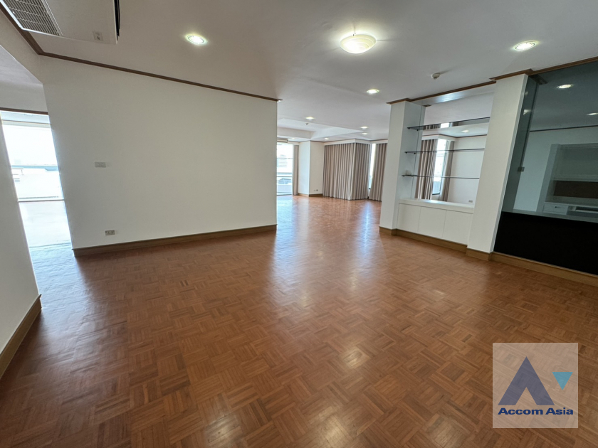 ให้เช่าคอนโดสาทร นราธิวาส : 🔼🔽 AccomA 3 Beds Condominium for Rent in Sathorn,  MRT Khlong Toei at Baan Yen Akard